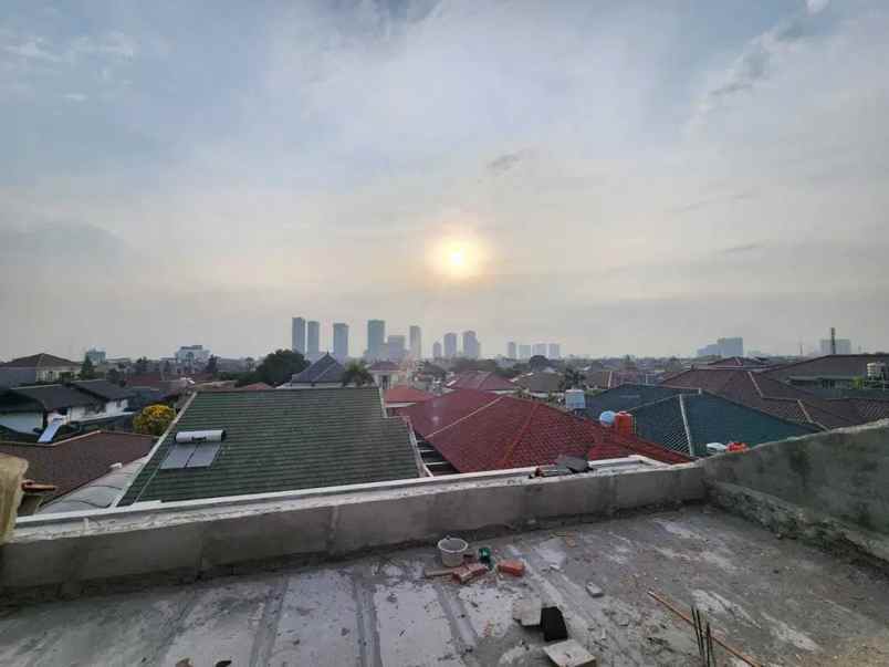 dijual rumah puri indah jl kembangan