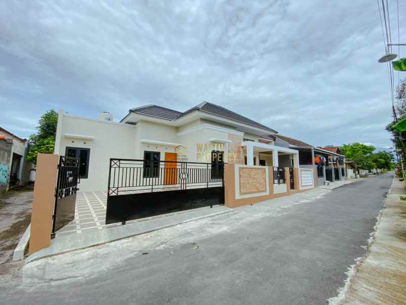 dijual rumah purwomartani kec kalasan