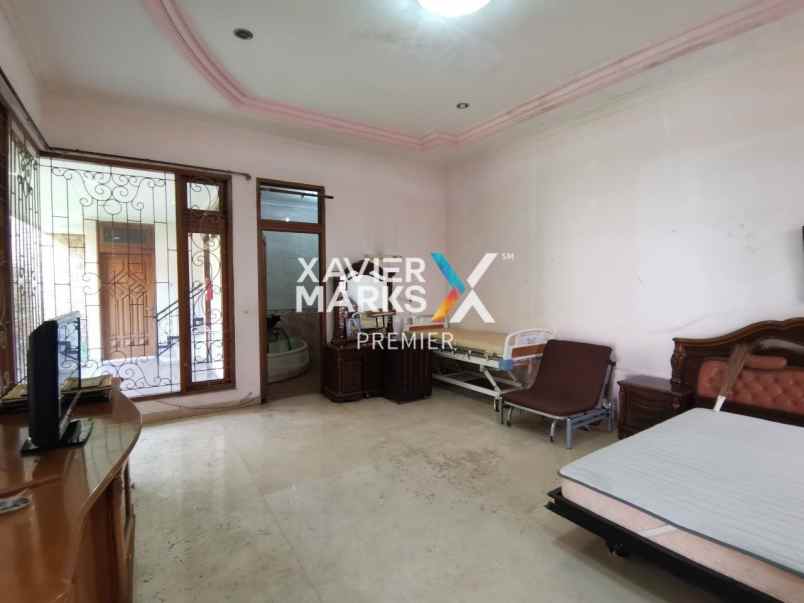 dijual rumah pusat tengah kota jalan semeru malang