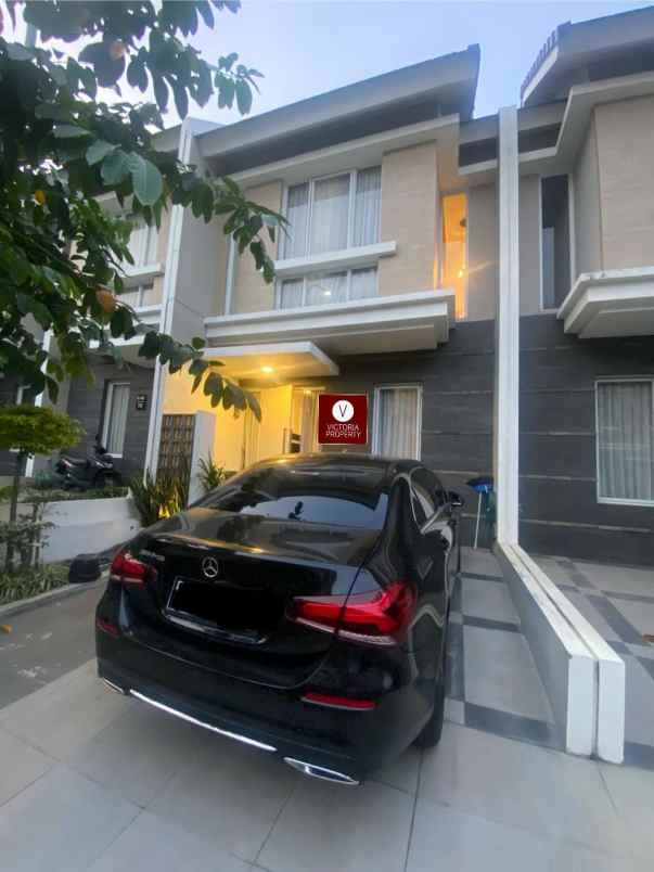 dijual rumah rapi siap huni di citraland cibubur