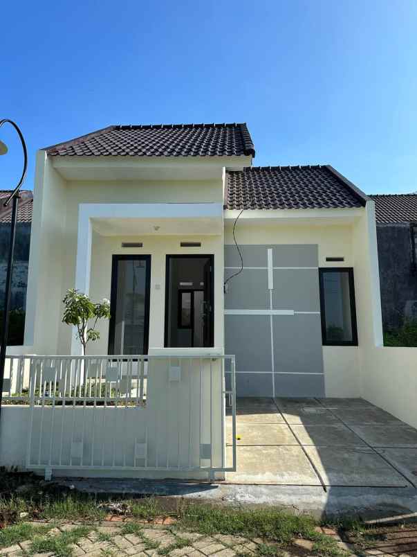 dijual rumah ready stok di merjosari kota malang