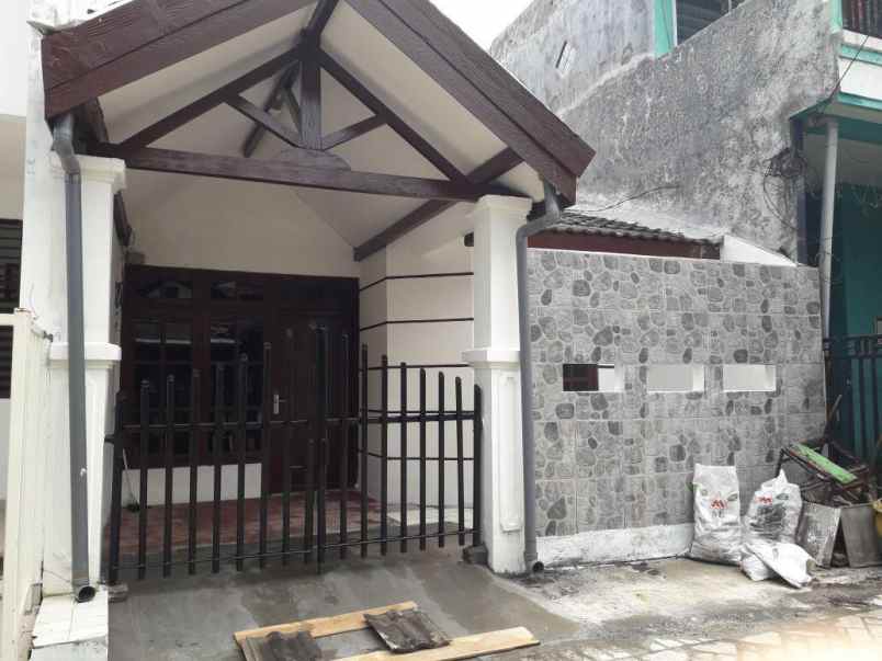 dijual rumah rewwin waru