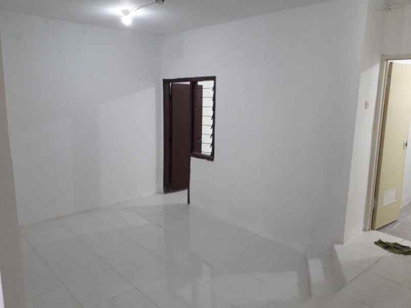 dijual rumah rewwin waru