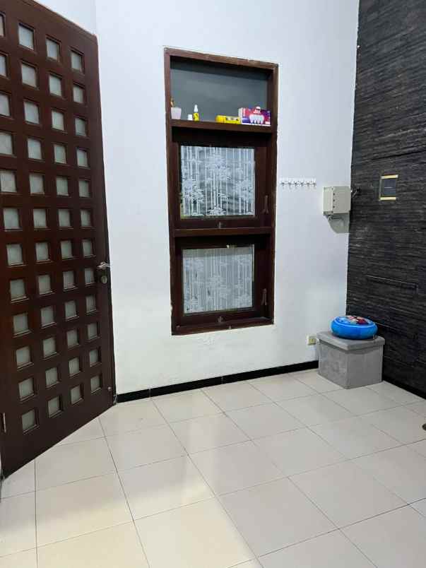 dijual rumah royal ketintang surabaya