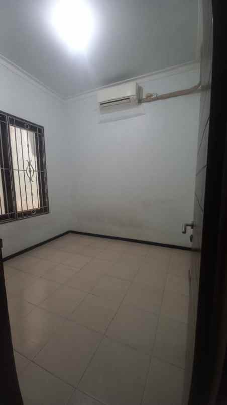dijual rumah royal ketintang surabaya