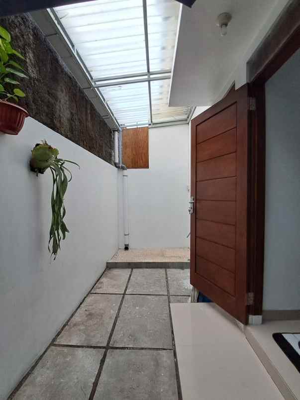 dijual rumah sambilegi