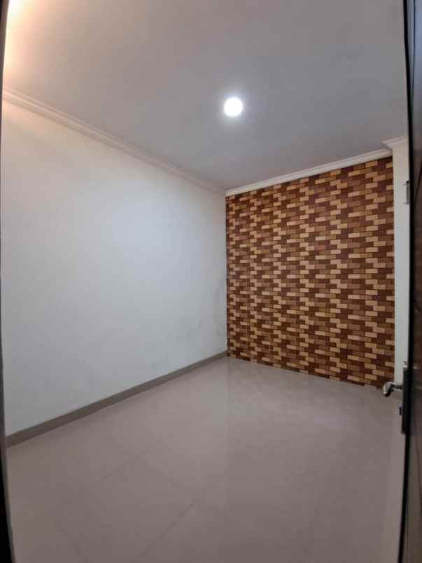 dijual rumah sambilegi