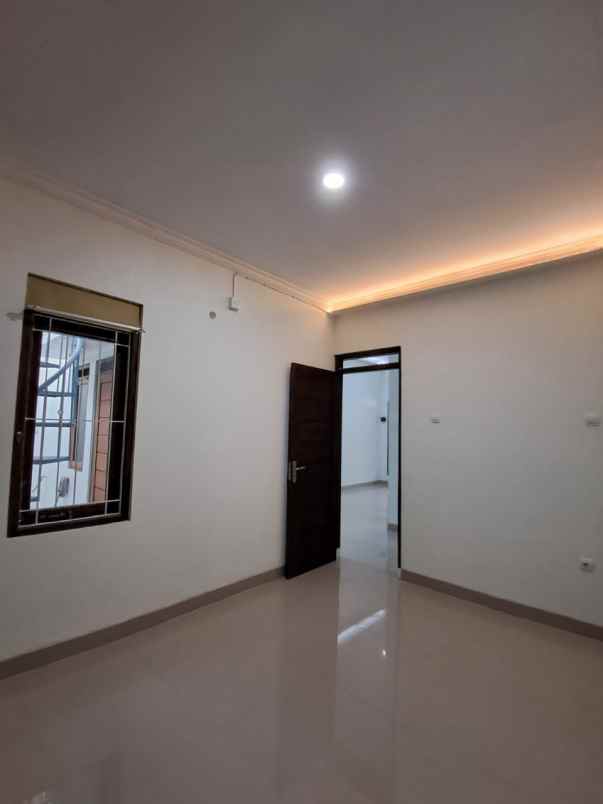 dijual rumah sambilegi