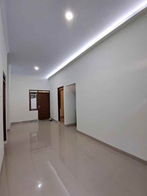 dijual rumah sambilegi