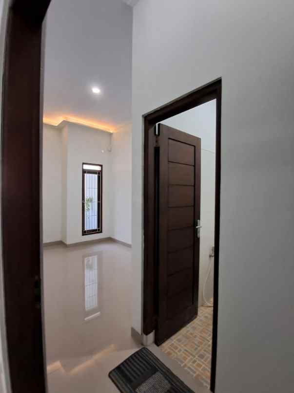 dijual rumah sambilegi