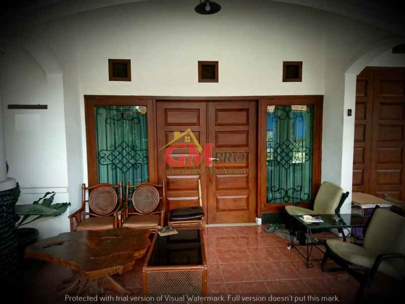 dijual rumah sanggar hurip