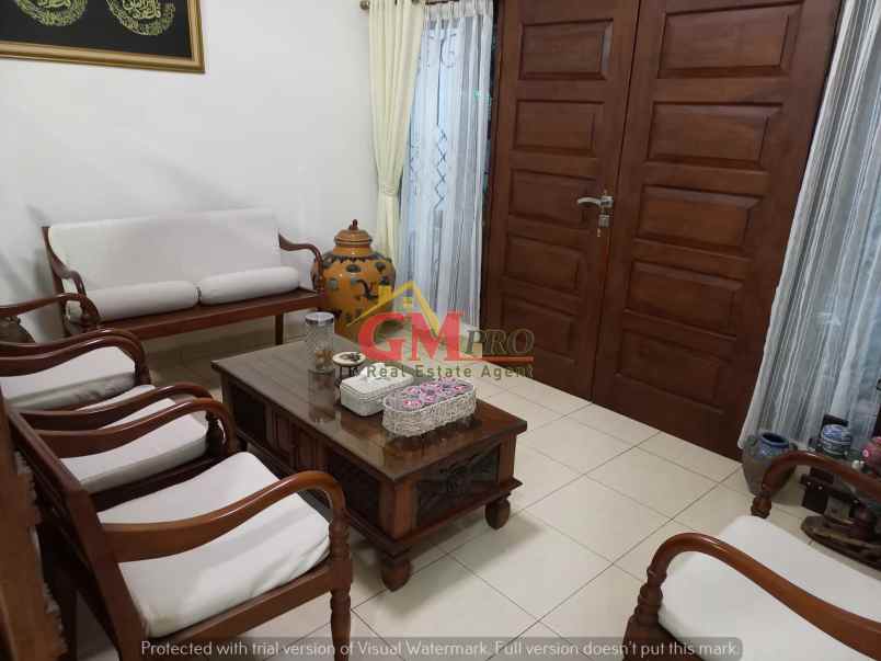 dijual rumah sanggar hurip