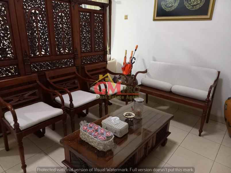 dijual rumah sanggar hurip