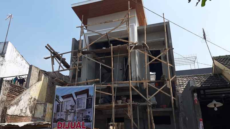 dijual rumah sawojajar