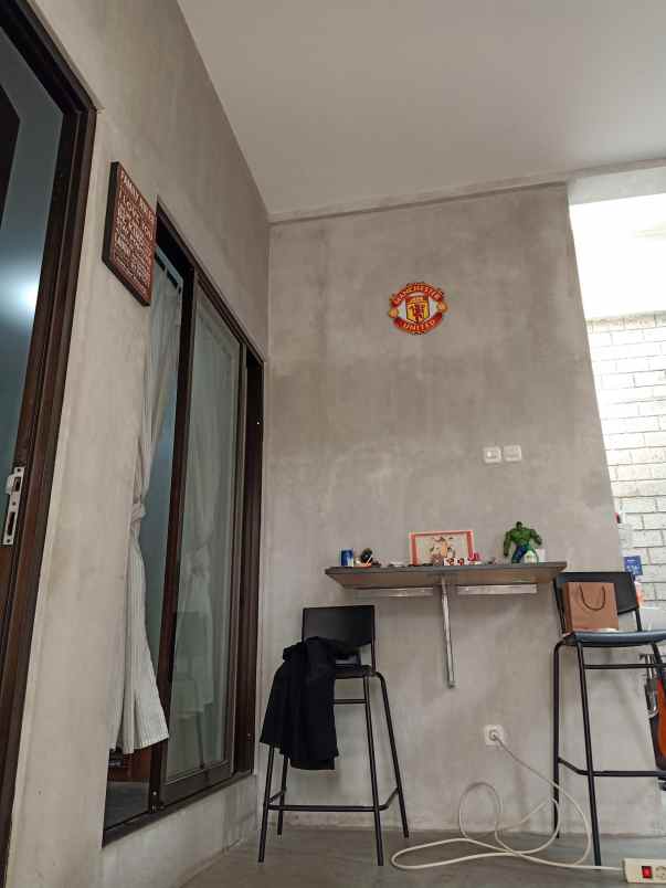 dijual rumah semi industrial