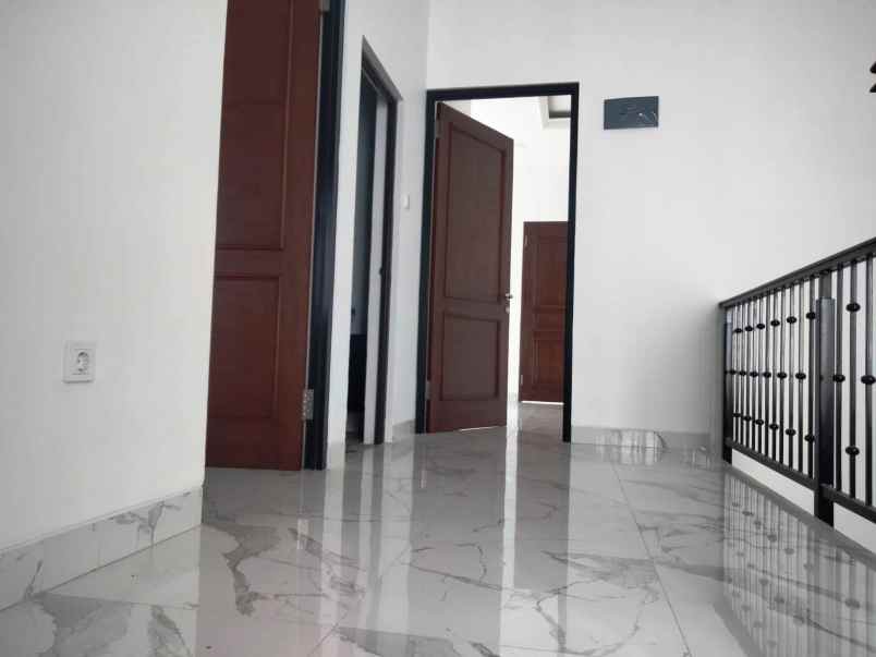 dijual rumah sentul city