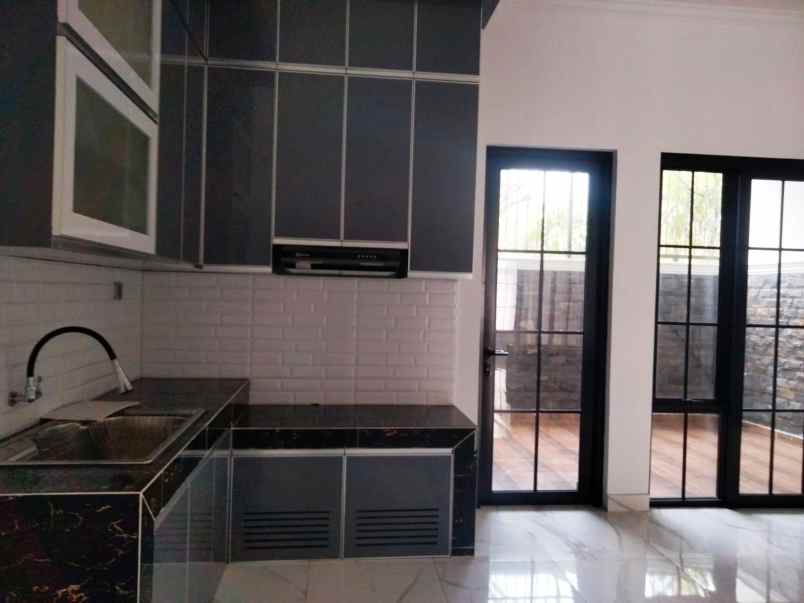 dijual rumah sentul city