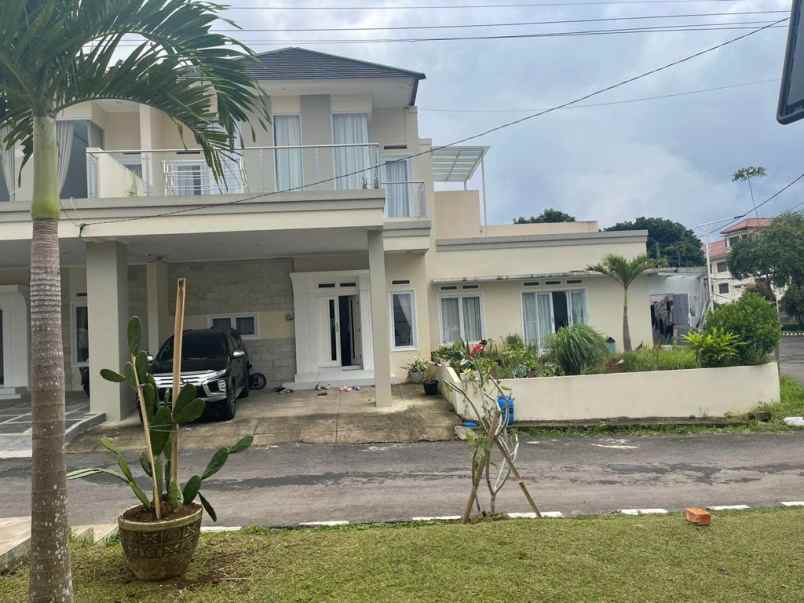 dijual rumah serasa villa