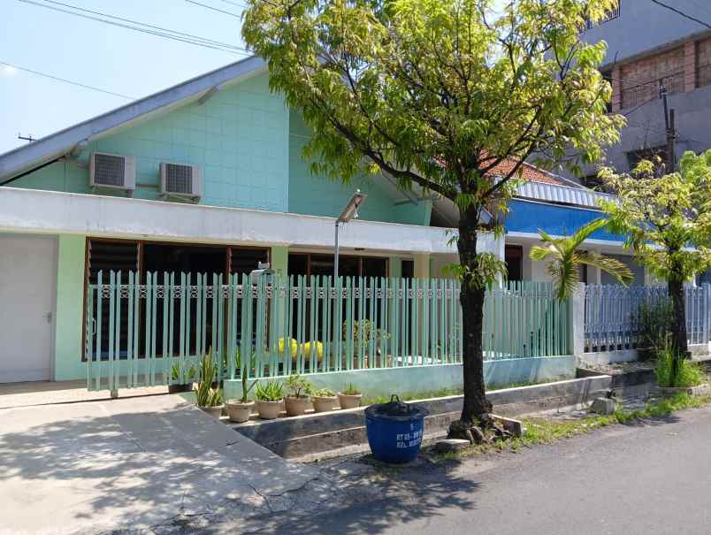 dijual rumah seteran