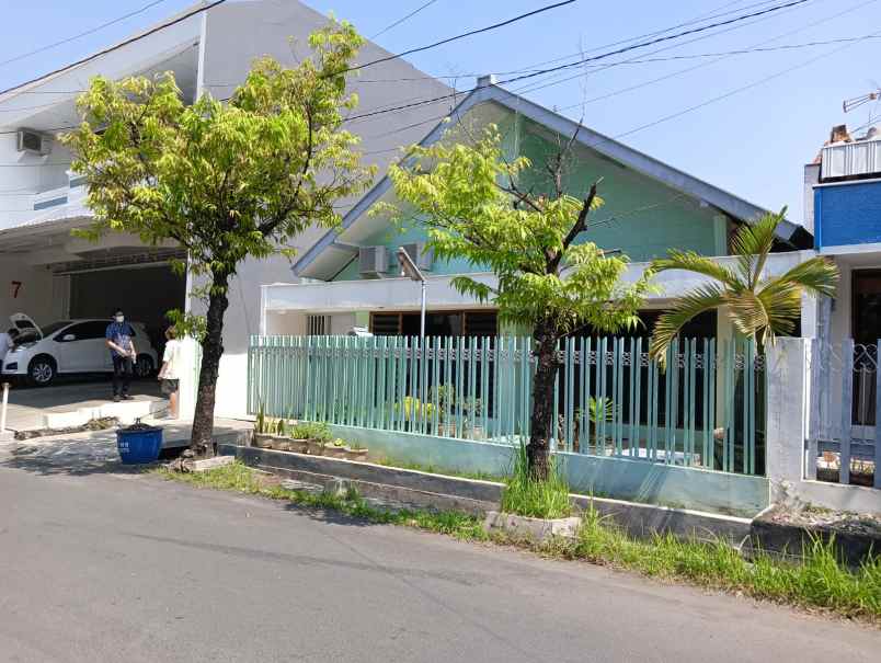 dijual rumah seteran