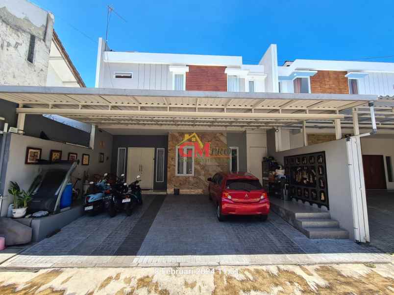 dijual rumah setraduta