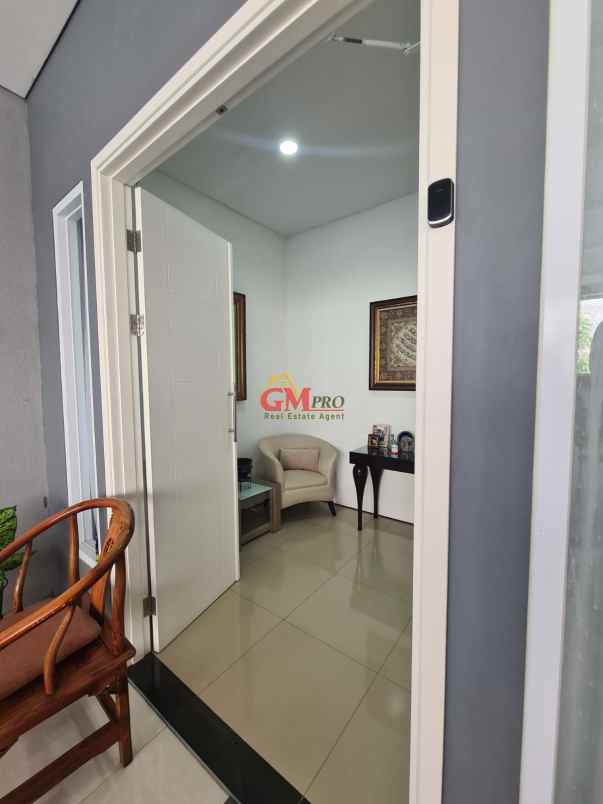 dijual rumah setraduta