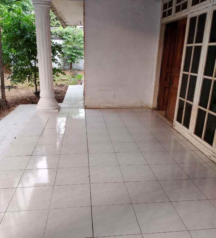 dijual rumah sisi jalan raya