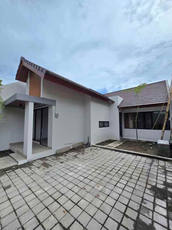 dijual rumah smkn 1 seyegan
