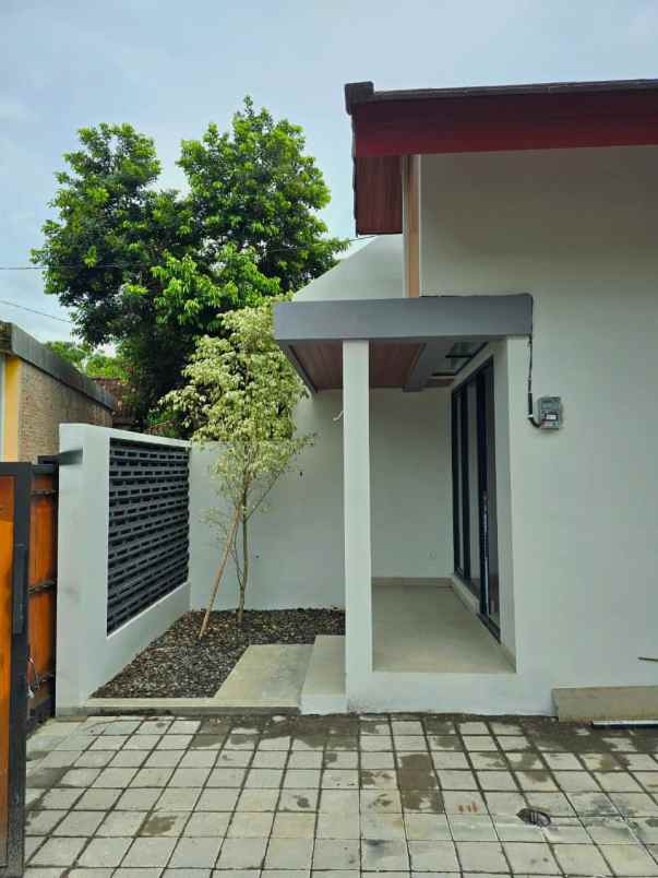 dijual rumah smkn 1 seyegan