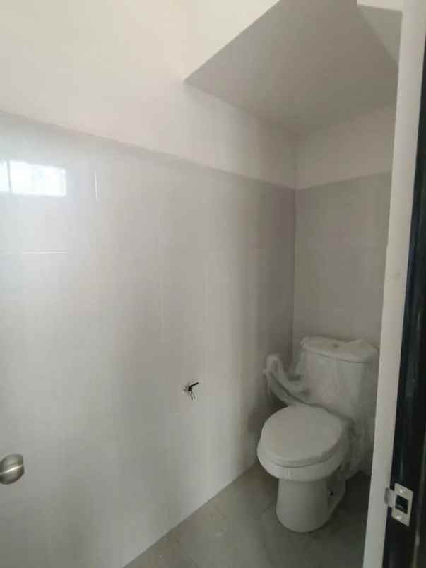 dijual rumah strategis di gland ciwastra park