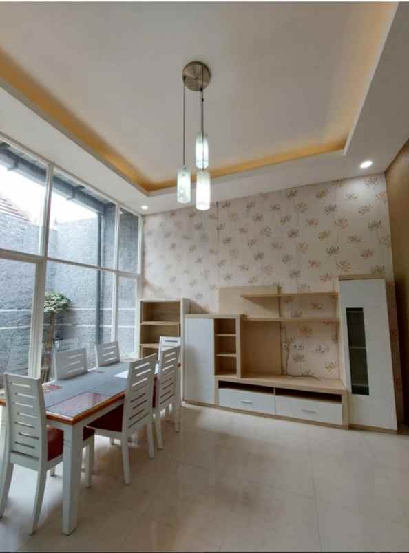 dijual rumah strategis di perum pandanwangi greenpark