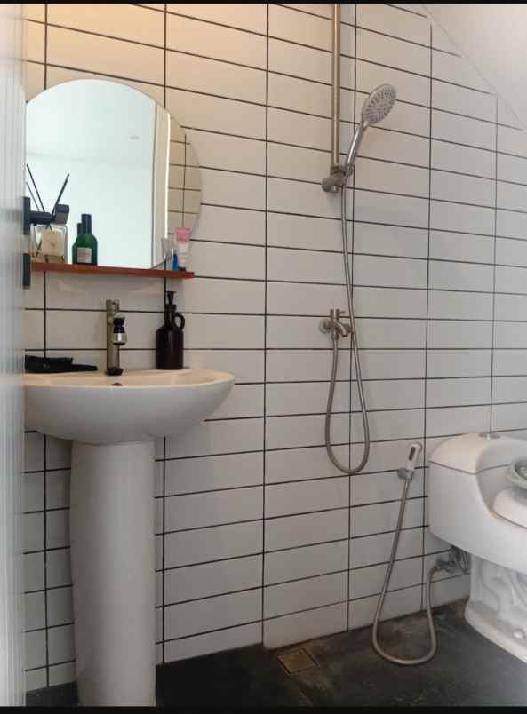 dijual rumah style japan 2 lantai arcamanik