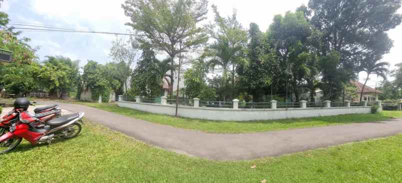 dijual rumah style kolonial di plumbon cirebon