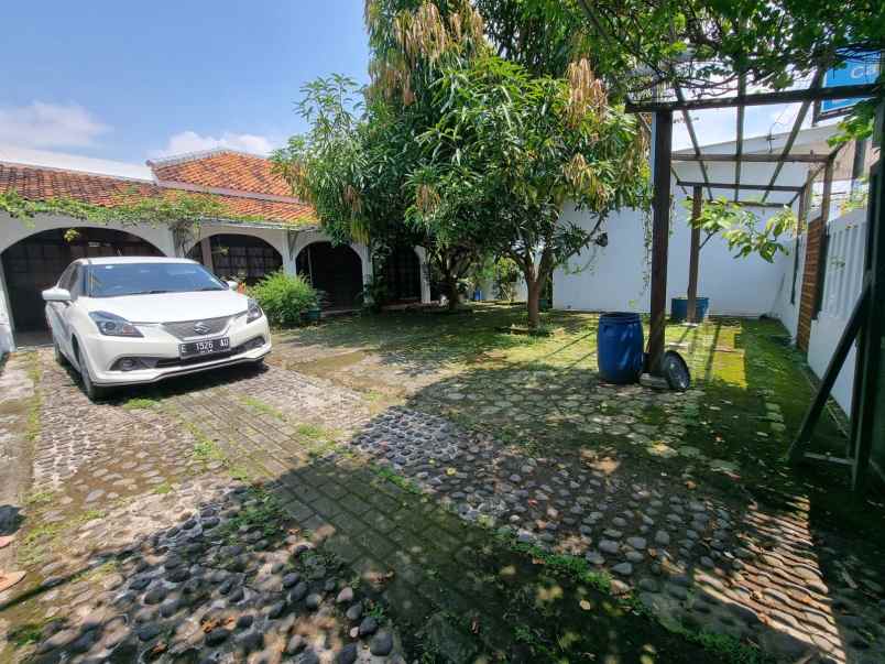 dijual rumah style kolonial di plumbon cirebon