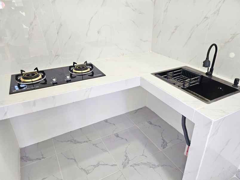 dijual rumah taman harapan baru