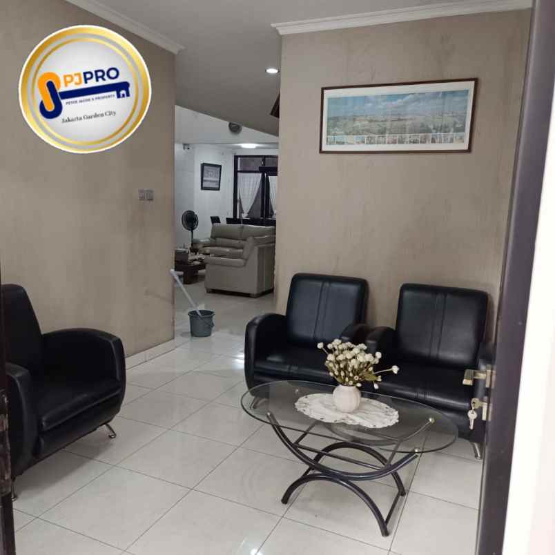 dijual rumah taman modern