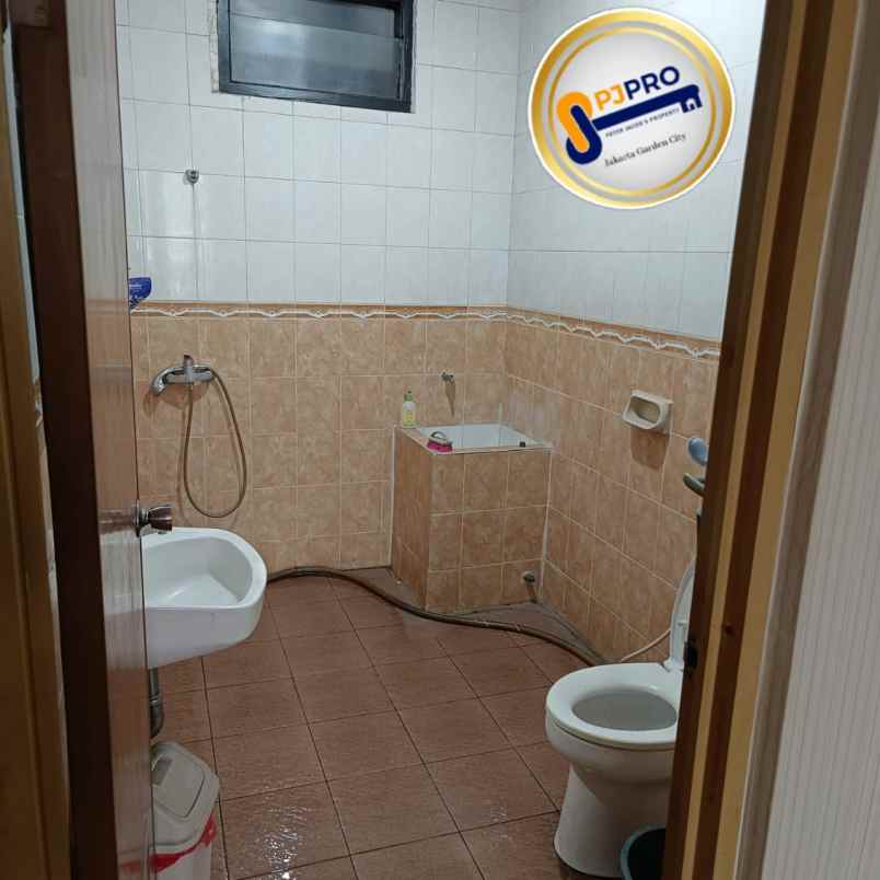 dijual rumah taman modern