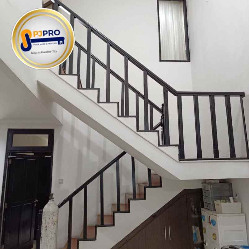 dijual rumah taman modern