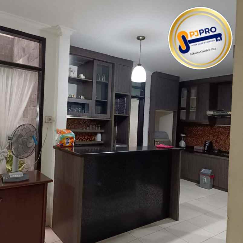 dijual rumah taman modern