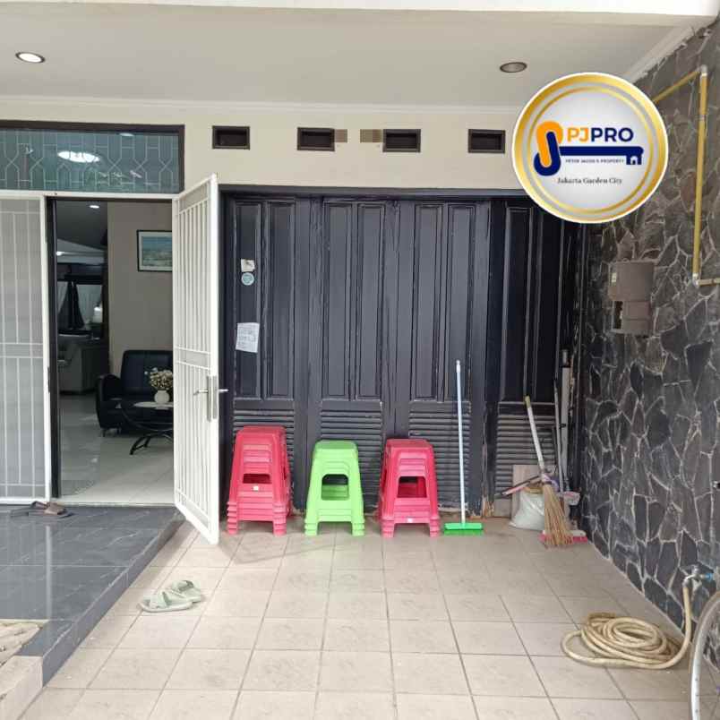 dijual rumah taman modern