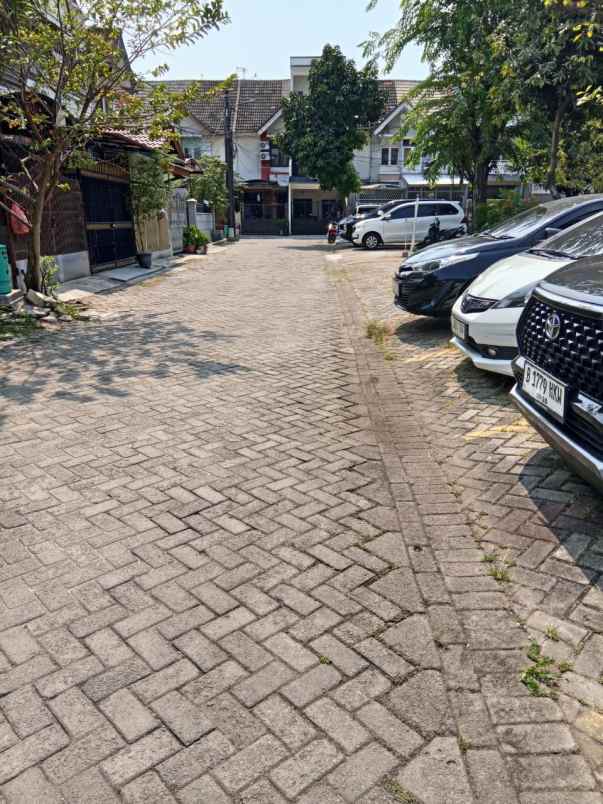 dijual rumah taman palem lestari