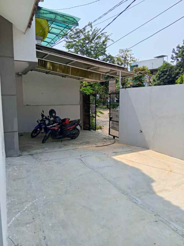 dijual rumah taman palem lestari