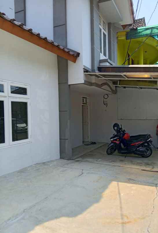 dijual rumah taman palem lestari