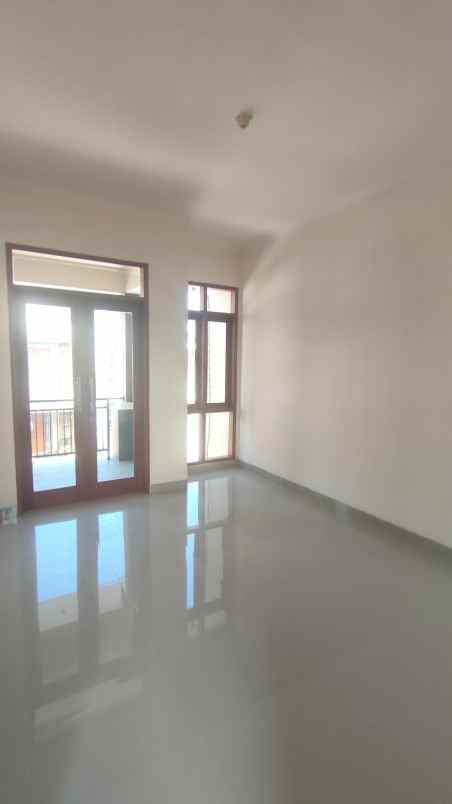 dijual rumah taman persada residence