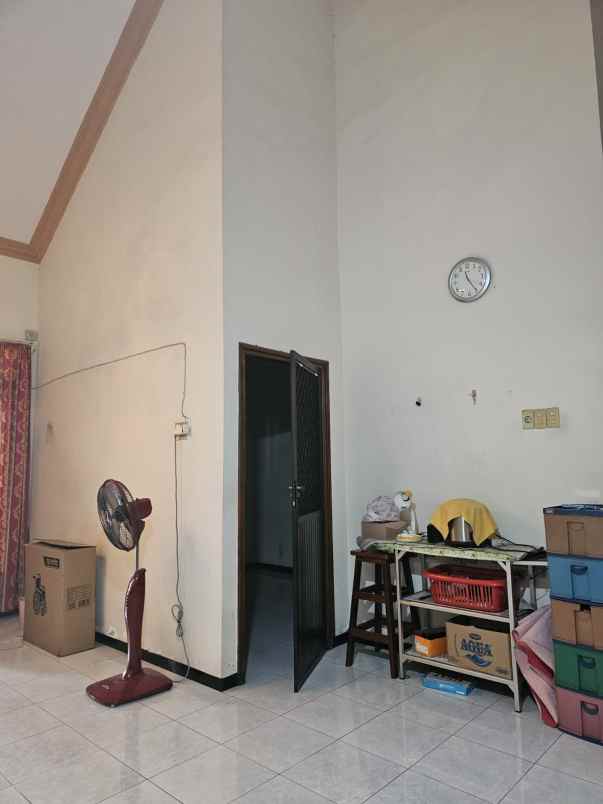 dijual rumah taman pondok indah