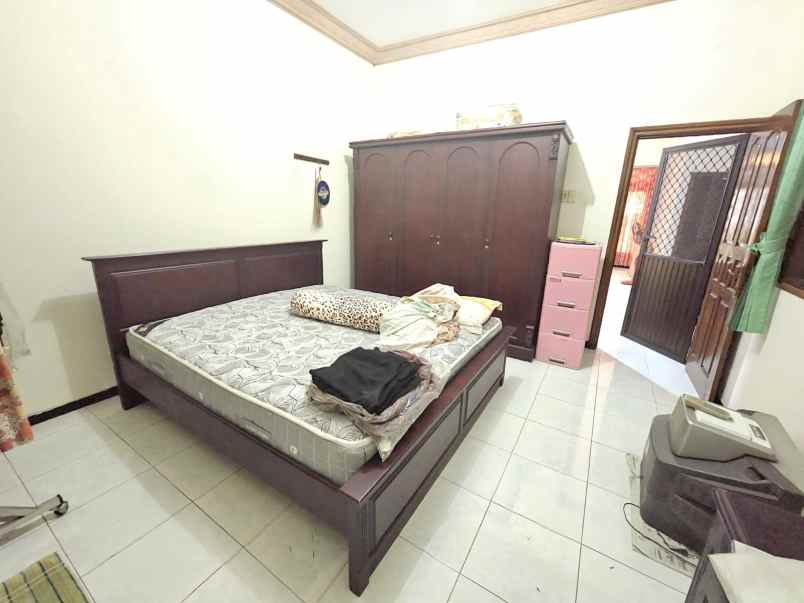 dijual rumah taman pondok indah