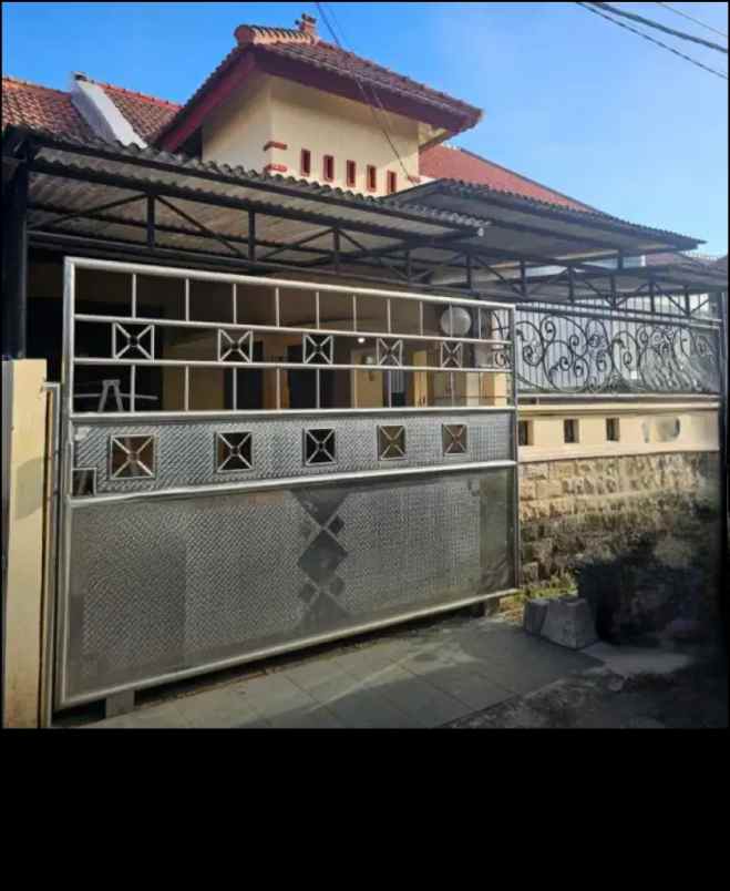 dijual rumah taman pondok indah