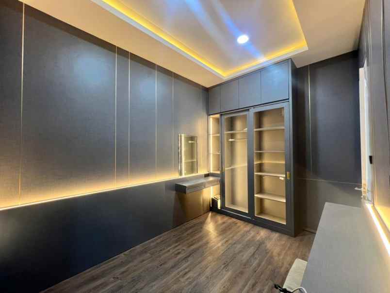 dijual rumah taman puspa raya citraland