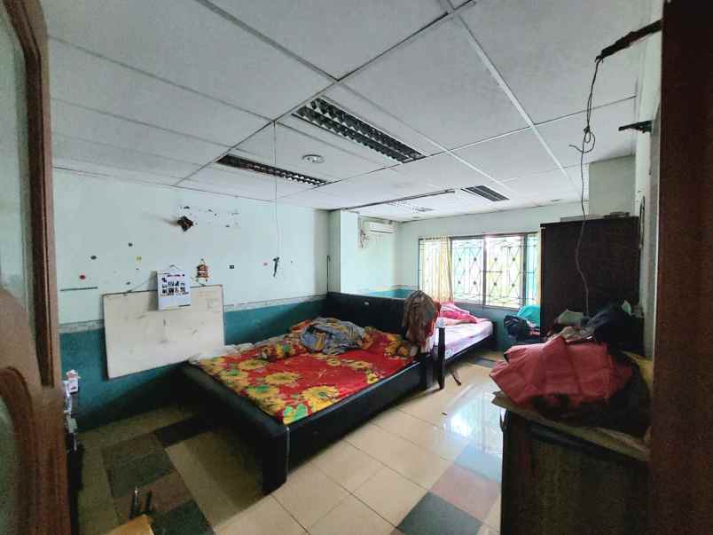 dijual rumah taman semanan indah tsi