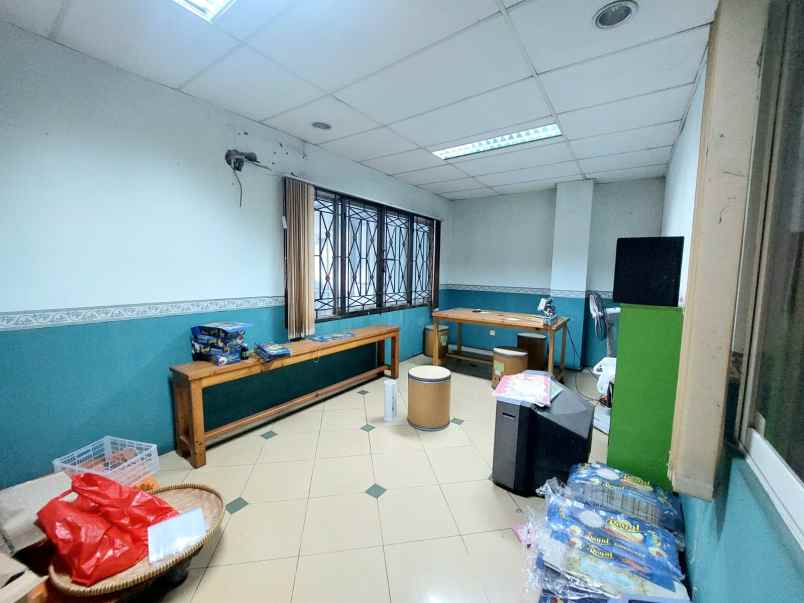 dijual rumah taman semanan indah tsi